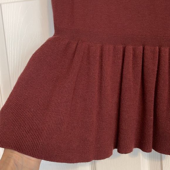 Women’s scoopneck short sleeve peplum rust sweater - Picture 3 of 4